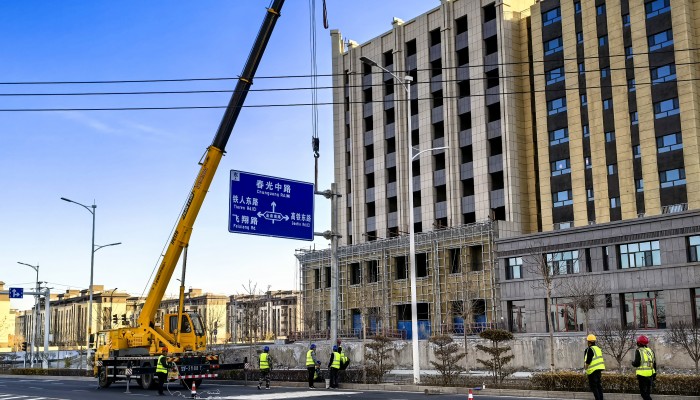 補齊城市設施短板 提升民生幸福指數——甘肅建投生態(tài)公司傾情傾力加快酒泉市城區(qū)標識標牌改造建設工作